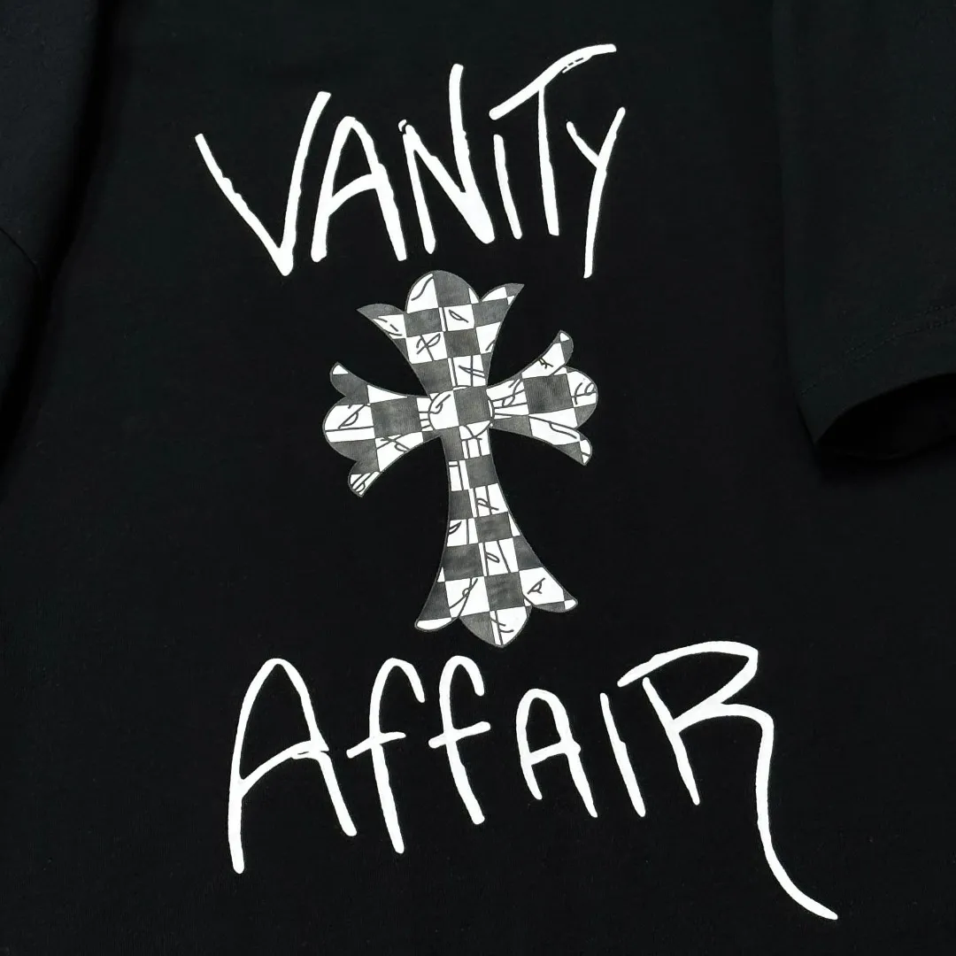 P170 Chrome Hearts Chrome Hearts 25 high version. The fabric is made of 300 grams of high-density cotton. It does not deform or shrink. It has three labels. It is the same style for men and women. Technology: digital printing. Color: white, black, pink. SIZE: S-XL